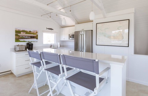 Smith Point Cabaña | Cabaña frente al mar en Smith's Point con hermosas vistas al agua, cocina nueva