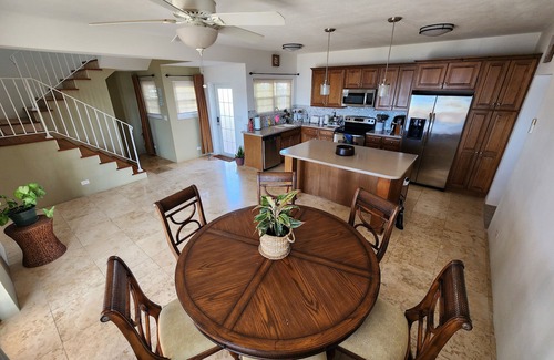 Sandys Casa | Oceanfront "Dock of the Bay" Retreat in Beautiful Bermuda