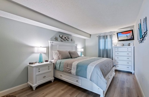 Crescent Beach Complejo | Oceanfront Paradise Beachfront resort style amenities w/ NO Hidden Resort Fees!