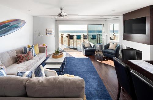 South Mission Beach Casa | Oceanfront, two-level condo with stunning view, decks, fast WiFi & fireplace