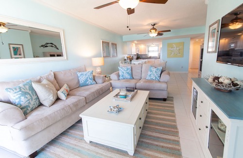 Central Beach Condominio | Frente al mar! Vistas desde todas las habitaciones! 2/2 actualizado recientemente en la hermosa playa de Vero