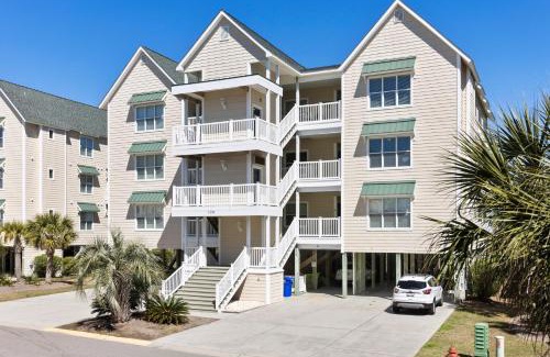 Ocean Isle Beach Casa | Oceanview 4BR/4BA Condo, Steps to Beach/Pool
