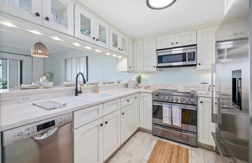 Jacksonville Beach Condominio | Oceanview Balcony! The Beach is your backyard!