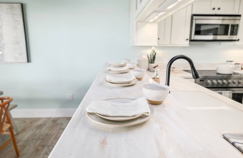 Jacksonville Beach Condominio | Oceanview Balcony! The Beach is your backyard!