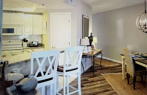 New Smyrna Beach Condominio | Oceanwalk bldg 2: 2 bedrooms 2 bath w Ocean view from balcony. Pet fee required