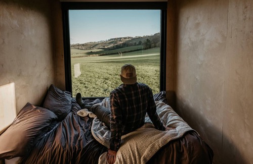 Plush Cabina | Off-Grid Eco Cabin Nestled in Nature ft Warm Wood Fire