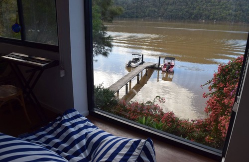 Sydney Casa | Off grid river house at Beauty Point - instant relaxation - boat access only