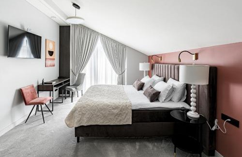 Plunge Hotel | Oginski Hotel