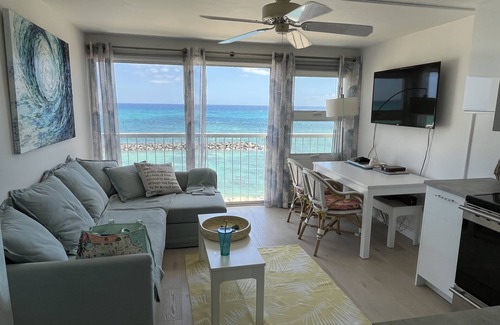 Makaha Condominio | Oh las vistas! Condominio frente al mar: delfines, tortugas y puestas de sol oh my!