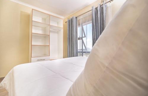 Blantyre Apartamento | Oh Wine at Luca's Place