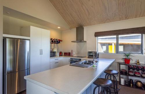 Ohakune Casa | Ohakune Holiday Home Retreat with Hot Tub
