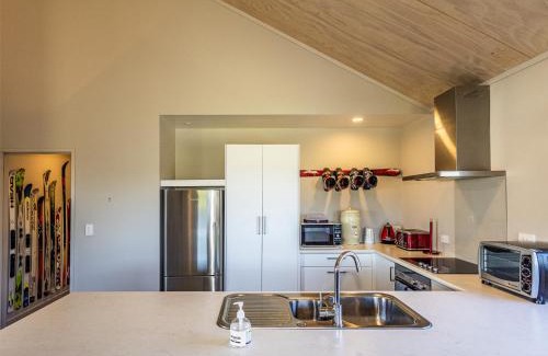 Ohakune Casa | Ohakune Holiday Home Retreat with Hot Tub