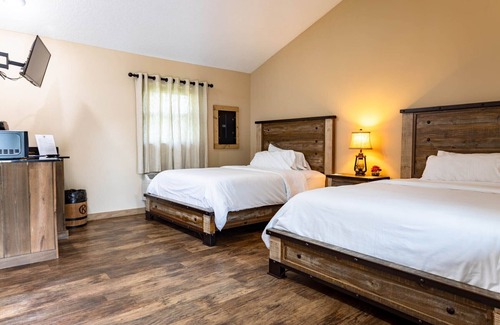 Okeechobee Cabina | OK CORRAL GUN CLUB Florida’s premier shooting sports club in Okeechobee Florida.