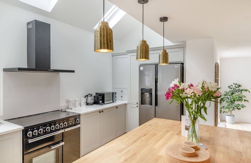 Glentham Cabaña | OLD CHAPEL, pet friendly, character holiday cottage in Ingham