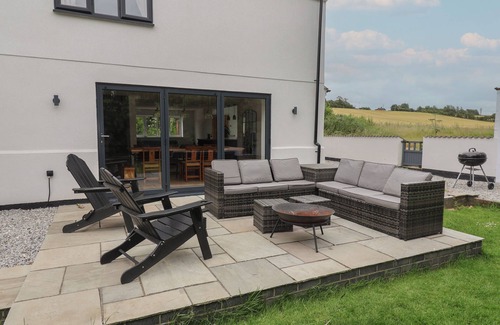 Glentham Cabaña | OLD CHAPEL, pet friendly, character holiday cottage in Ingham