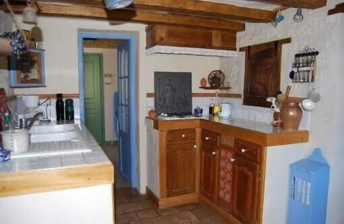 Crouzilles Casa | Antigua casa encantadora de Touraine, completamente renovada, rodeada de árboles y cerrada.