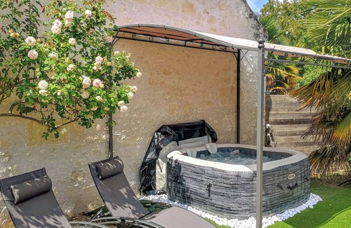 Crouzilles Casa | Antigua casa encantadora de Touraine, completamente renovada, rodeada de árboles y cerrada.