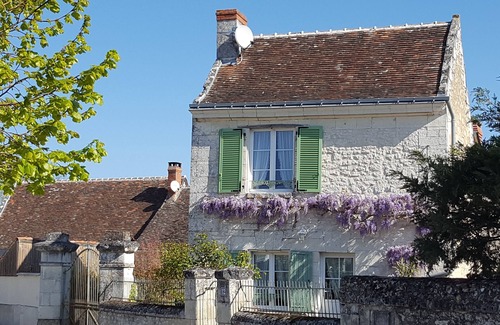 Crouzilles Casa | Antigua casa encantadora de Touraine, completamente renovada, rodeada de árboles y cerrada.
