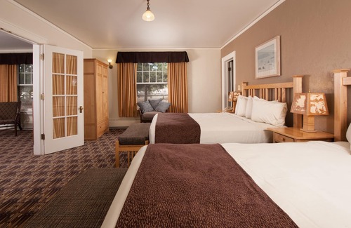 Yellowstone National Park Hotel | Old Faithful Inn - Inside the Park