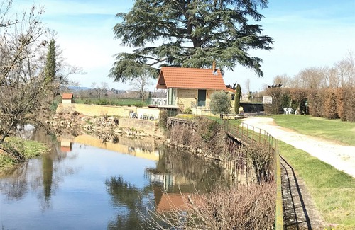 Saint-Nizier-sous-Charlieu Casa | Antigua cabaña de pescadores reformada a orillas del río seguro hermoso terreno cerrado.