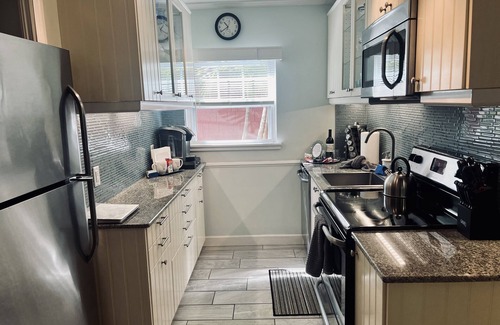 Historic Old Northeast Apartamento | Hermosa 1 hab con cocina de diseño completo en el noreste antiguo. ¡Camina al centro!