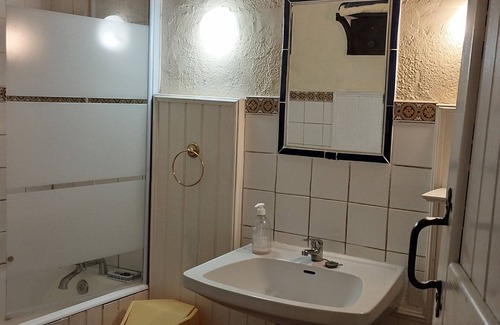 Sainte-Engrace Otro | Old Pyrenean farmhouse in beautiful Sainte-Engrâce. Max 6 adults + one child