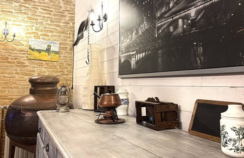 Basseneville Casa | Old warm and bright Cider Cellar