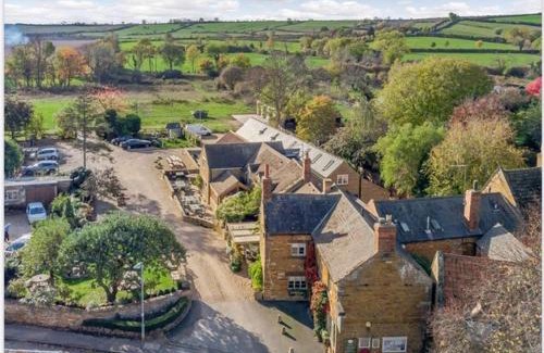 Lyddington Hotel | Old White Hart