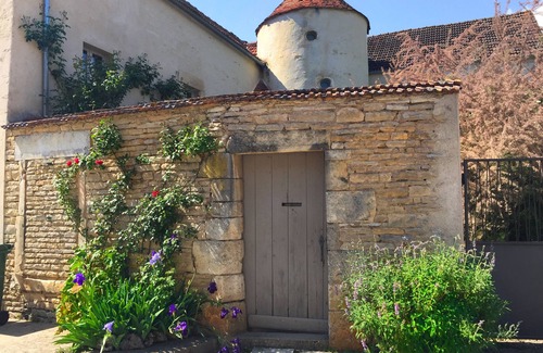 Noyers-sur-Serein Cabaña | Antiguo 'hôtel-dieu' xve en uno del cientos más bonitos pueblos de Francia.