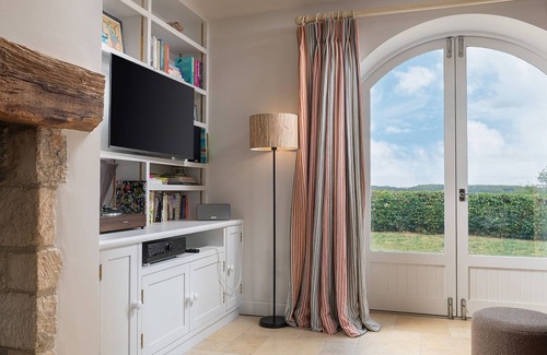 Elkstone Casa | Oldbury Barn - sleeps 11 guests in 4 bedrooms