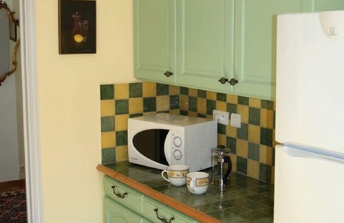 Le Bar-sur-Loup Apartamento | Olive Grove Apartment with **Large Heated Pool**