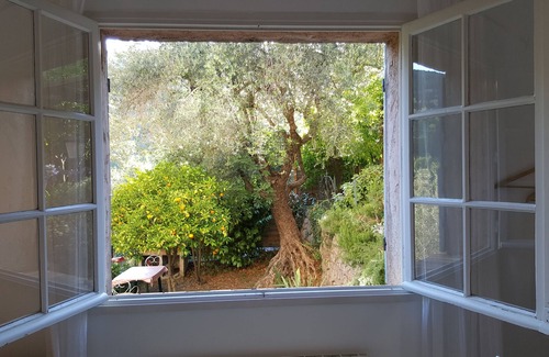 Le Bar-sur-Loup Apartamento | Olive Grove Apartment with **Large Heated Pool**