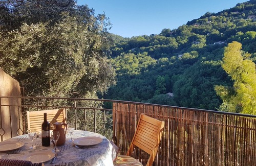 Le Bar-sur-Loup Apartamento | Olive Grove Apartment with **Large Heated Pool**