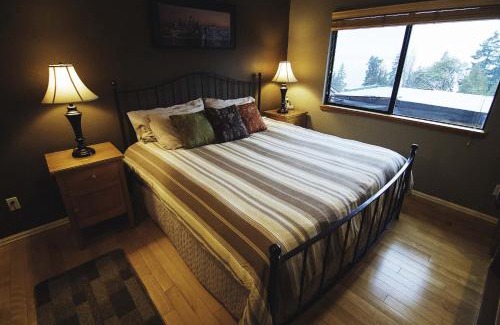 Three Tree Point Casa | Olympic View Cottage