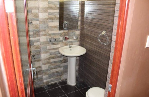 Colombo Hotel | Omega Hotel & Motel