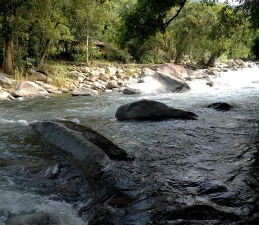 Ponte Branca Casa | Onça Parda Hospedagens com Cachoeira Privativa