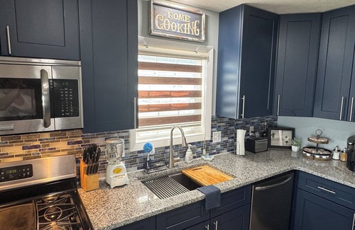 Elwood Cabina | "On Lake Time" Cabin