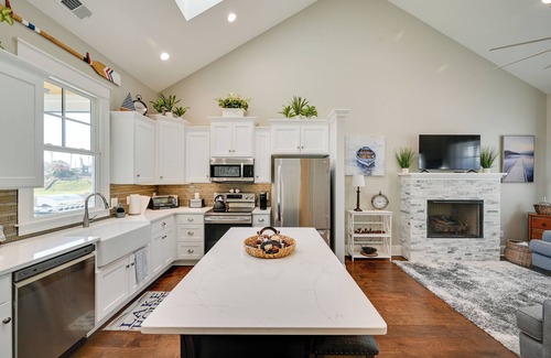 Greenwood Cabaña | On-Site Lake w/ Boat Ramp: Greenwood Retreat!