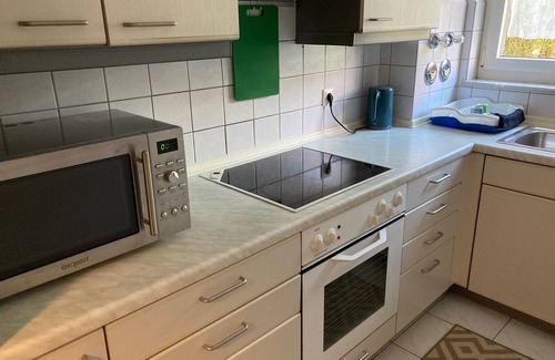 Kirchheim unter Teck Apartamento | On the A8 & yet close to the city! Apartment for max. 5 guests with good connections A8-B10-S1