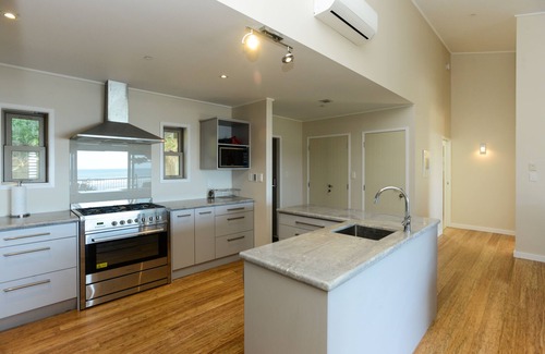 Aramoana Apartamento | En la playa, nueva unidad totalmente equipada con acceso para discapacitados en la Reserva Marina