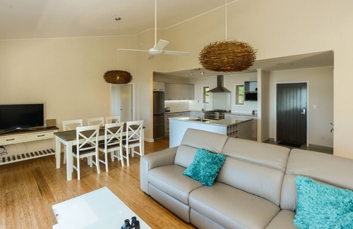 Aramoana Apartamento | En la playa, nueva unidad totalmente equipada con acceso para discapacitados en la Reserva Marina