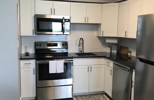 Sarnia Condominio | ONE BEDROOM CONDO with Amazing View of the St.Clair River