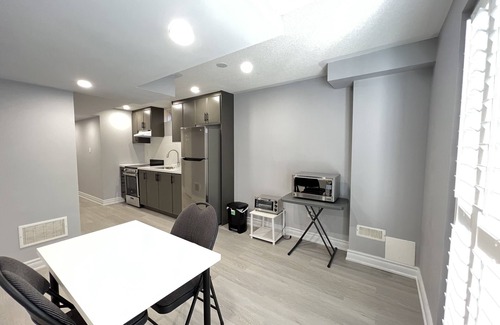 Meadowvale Village Casa | One bedroom ensuite toilet on main level & kitchen, living, bathroom lower level