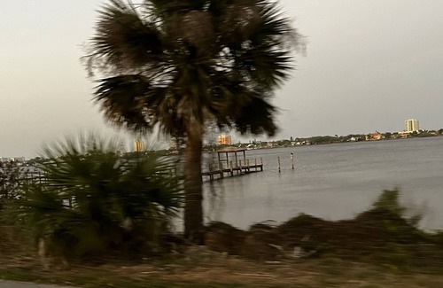 Ormond Beach Casa | One block from Ormond Beach Please call or text Gina 386-341-5135