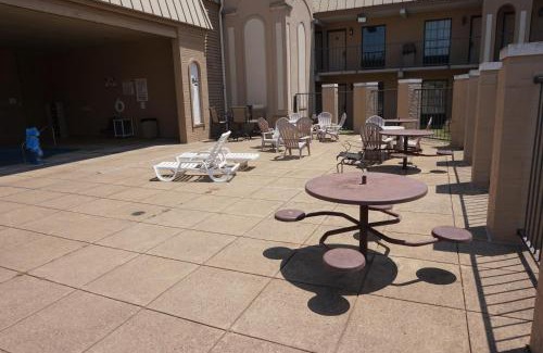 Evansville Hotel | One life studio and suites