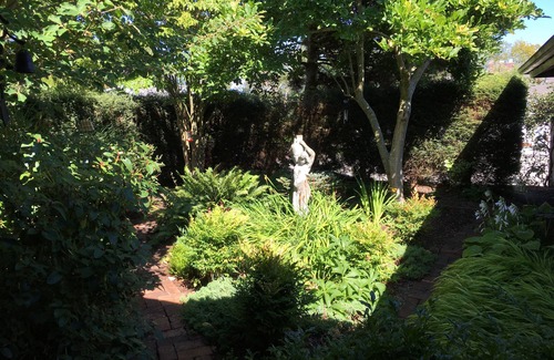 Burlington Casa | A solo una milla de I 5 Suite encantadora, chimenea de gas con aire acondicionado, que admite mascotas