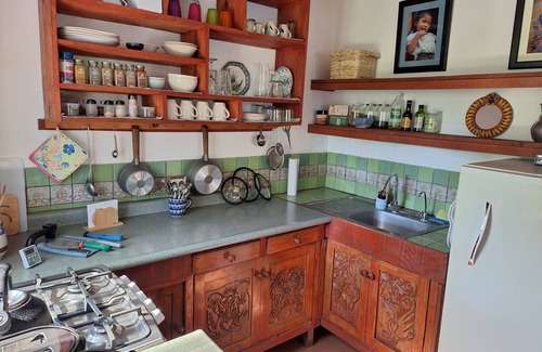 San Pedro La Laguna Cabaña | One minute to lake, fabulous views, well-equipped kitchen, & comfy beds!