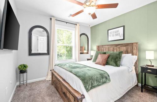 Clarksville Casa | One-Of-A-Kind Smart, Cookie Themed Home For Up to 6