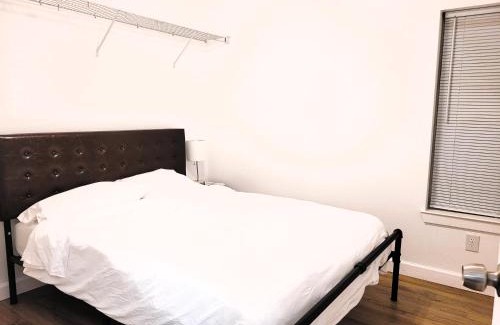 Tallahassee Casa | One room in a renovated duplex house near FSU