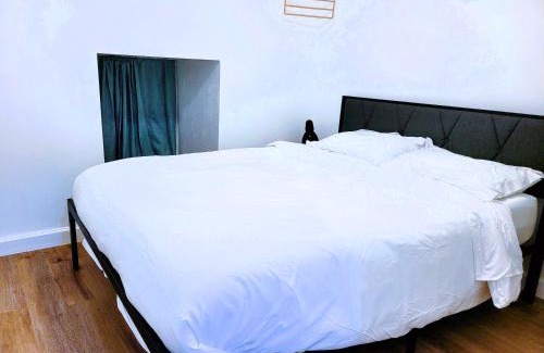 Tallahassee Casa | One room in a renovated duplex house near FSU